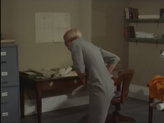 Oberste Geheimselretärin' im Film, in einem britischen Archivraum.